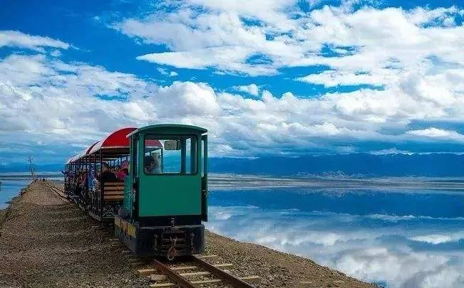 Gansu-Qinghai Circular Natural and Historical Exploration Tour (9 Days)